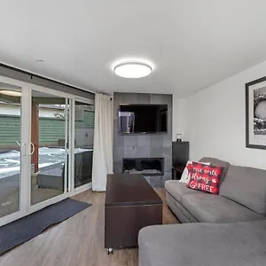 Tranquil Oasis 2 Bedroom With Pool View Victoria